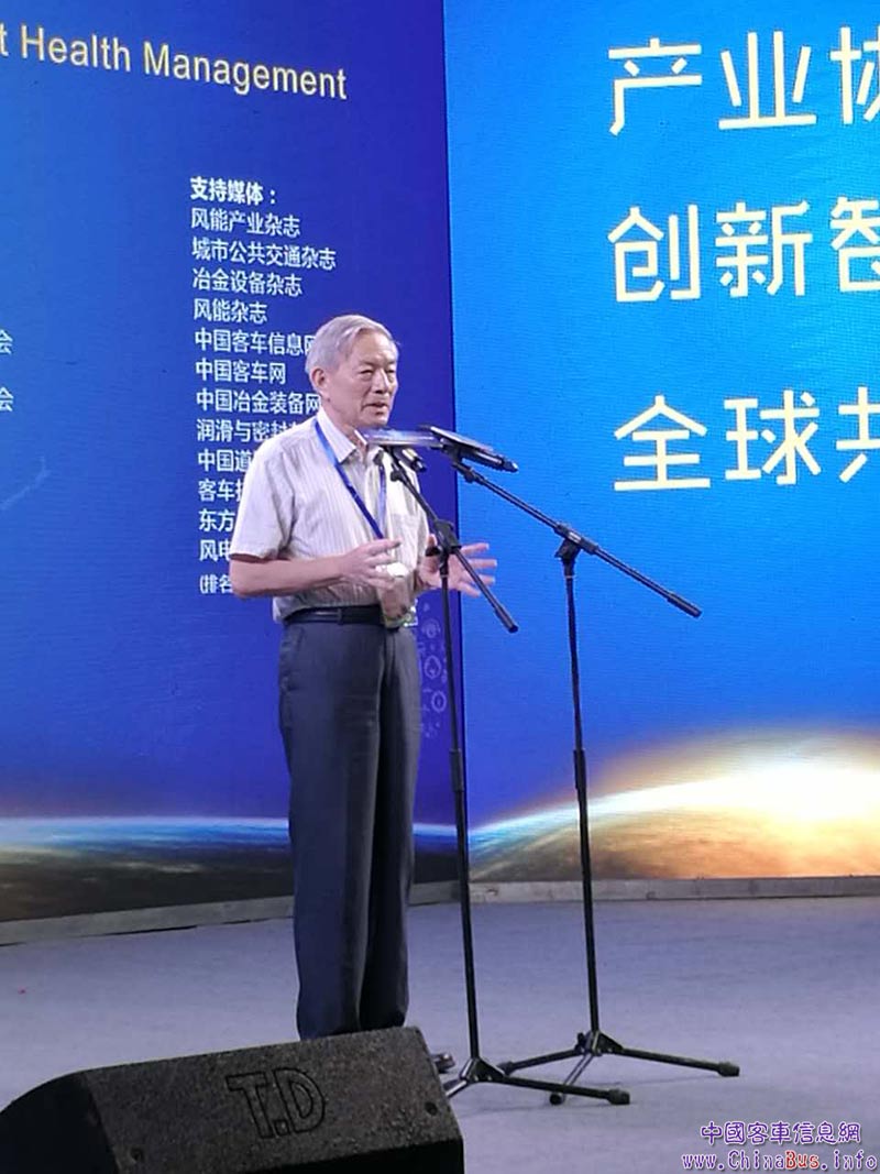 中國工程院吳澄院士講話。吳澄院士是自動控制專家，浙江省桐鄉(xiāng)市人。1962年畢業(yè)于清華大學(xué)，1966年清華大學(xué)研究生畢業(yè)?，F(xiàn)為清華大學(xué)自動化系教授，博士生導(dǎo)師，國家CIMS工程技術(shù)研究中心主任，國家973項目“復(fù)雜生產(chǎn)制造過程實時智能控制與優(yōu)化理論方法”首席科學(xué)家。2016年4月，以吳澄院士領(lǐng)銜的奧特科技院士工作站正式揭牌。