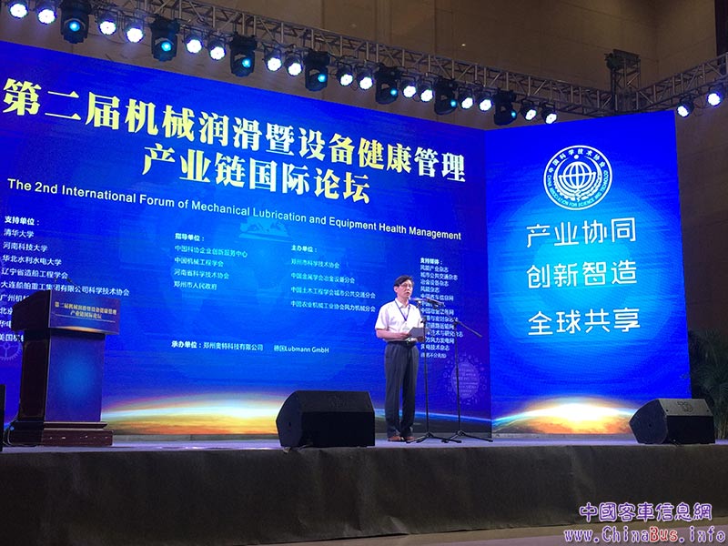 中國機械工程學(xué)會副理事長兼秘書長陸大明講話。陸大明還兼任中國工程機械協(xié)會副理事長，中國重型機械協(xié)會副理事長、工業(yè)車輛分會理事長，中國設(shè)備監(jiān)理協(xié)會副理事長、物流工程分會理事長，中國機械工業(yè)專家委員會委員，北京交通大學(xué)、太原科技大學(xué)兼職教授。曾獲國家科技進步三等獎、機械工業(yè)部科技進步一等獎、中國機械工業(yè)科技進步一等獎、北京市科技進步二等獎等。