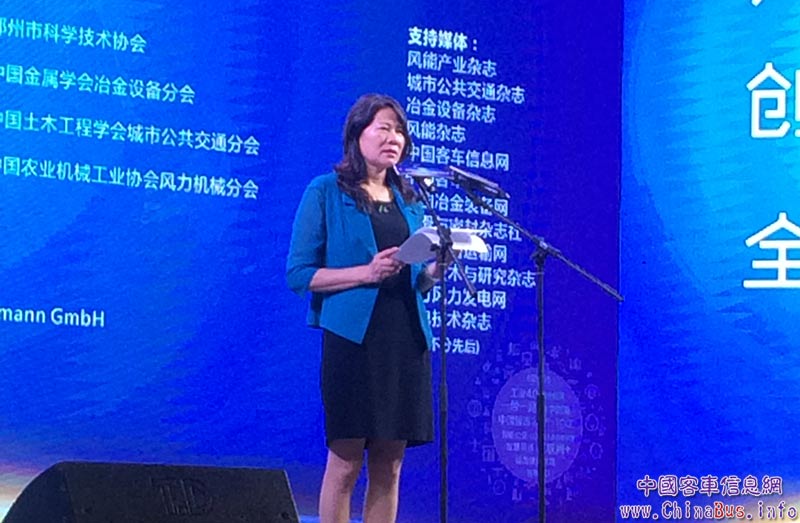 河南省科協(xié)主席霍金花講話