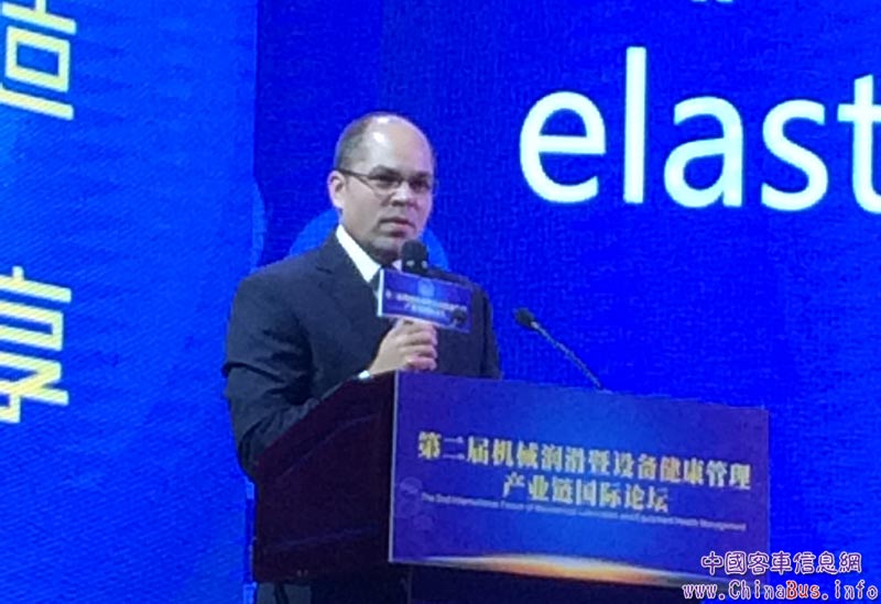 德國克勞斯塔爾大學(xué)摩擦所專家Jan-Dirk Gerken（給爾肯）以《Lubrication in highly loaded elastohydrodynamic contacts》（重載彈流接觸下的潤滑行為）為題發(fā)表演講。