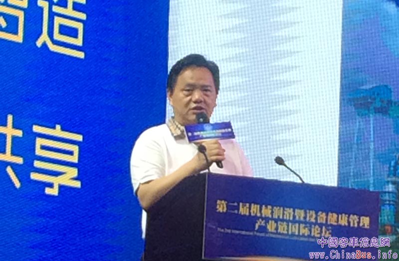 武漢鋼鐵集團公司副總經(jīng)理胡邦喜以《冶金設(shè)備智能維修研究及在武鋼“萬點受控”工程中的應(yīng)用》為題發(fā)表演講。