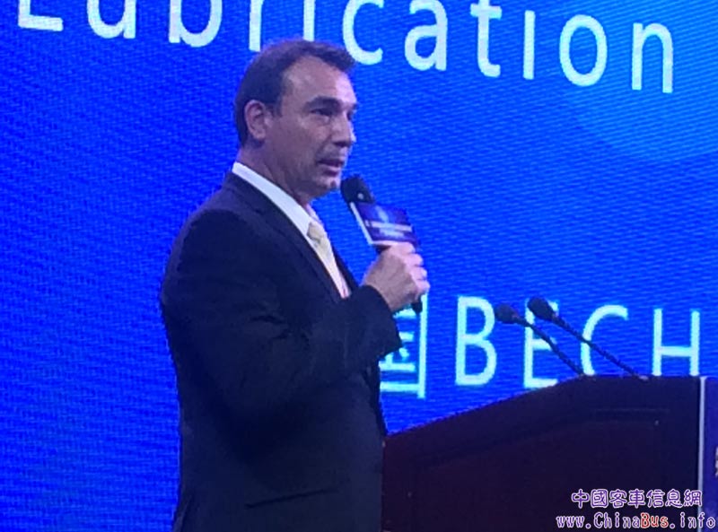 德國BECHEM公司 Frank Reichmann（賴克曼），以《The BECHEM Rheometer Curve to calculate Grease Flow in Central Lubrication Systems》（集中潤滑系統(tǒng)中計算脂流動的倍可流變曲線）為題做專題演講。