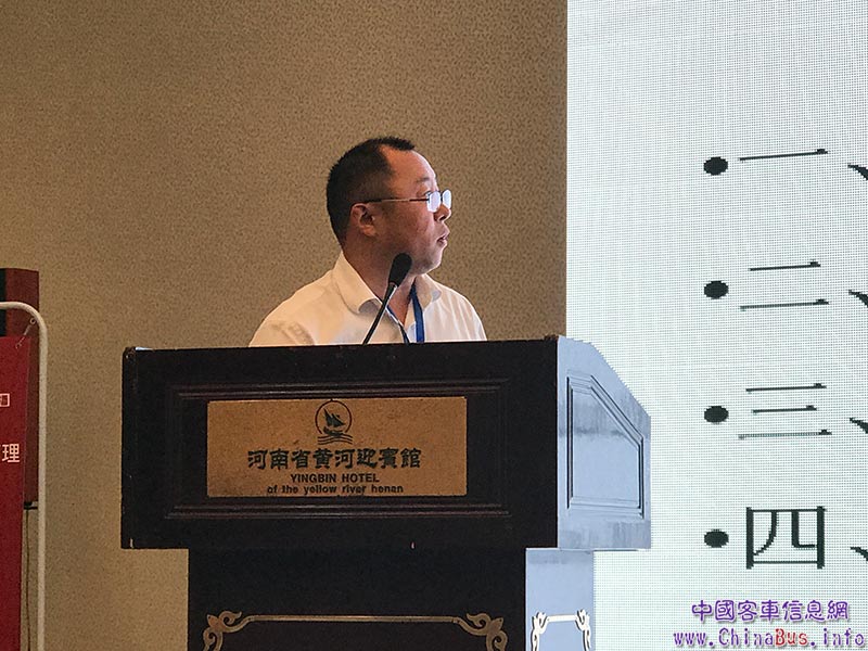 清華大學(xué)天津高端裝備研究院潤滑技術(shù)研究所高級工程師張繼平做題為《潤滑油添加劑技術(shù)應(yīng)用與推廣探討》的演講。