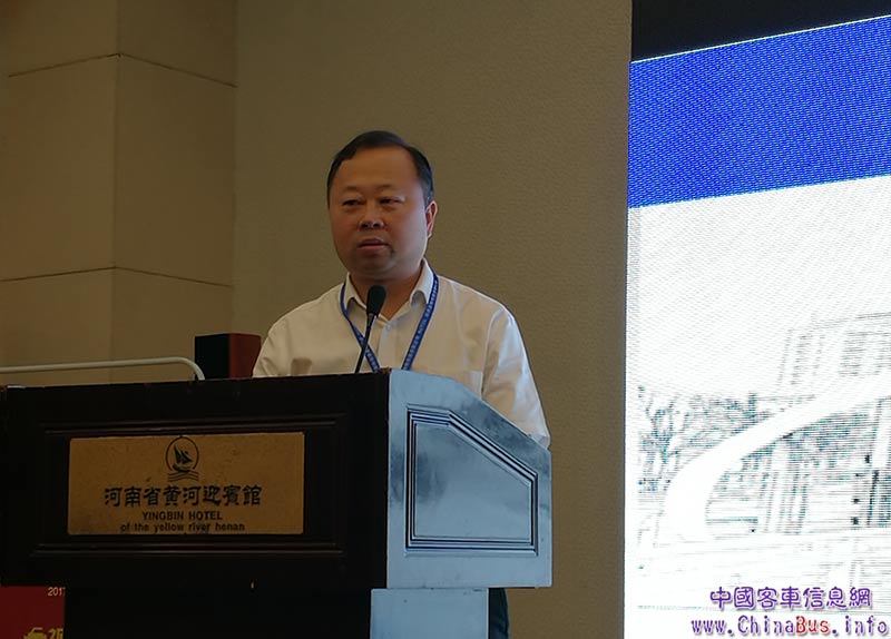 常州市公共交通集團副總經(jīng)理朱向軍做《集中潤滑在常州公交的應(yīng)用》專題演講
