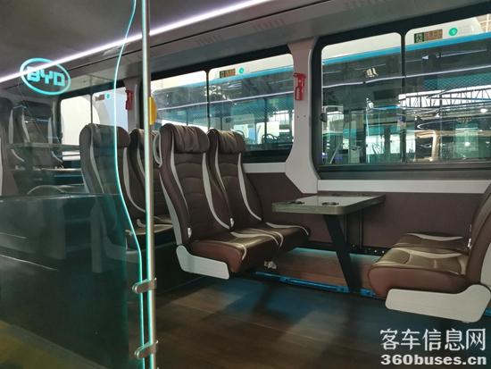 1625742559118738.jpg 配圖3-B12D內(nèi)飾 (2).jpg