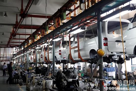 1626850267858790.jpg 出口埃及的1220輛金旅輕客正在生產(chǎn).jpg