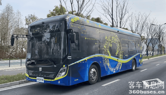 1626855871359219.png 在上海臨港環(huán)湖一路運行的中車電動智能公交車.png