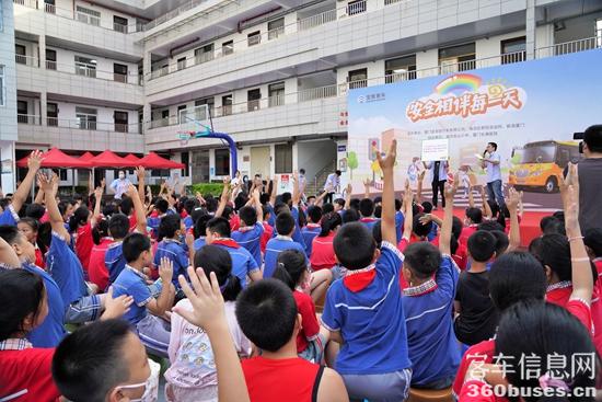 1664156020865560.jpg 1 金旅“安全相伴每一天”兒童安全活動(dòng)走進(jìn)龍山小學(xué).jpg