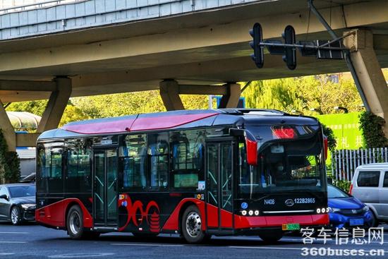 3、比亞迪純電動公交車在武漢 (1).jpg