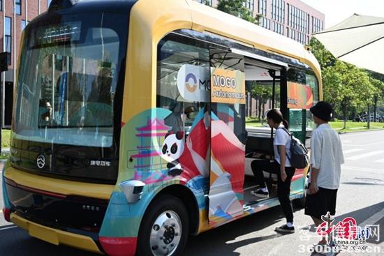 1705022520459890.jpg 1 金旅馳睿為大運(yùn)會(huì)提供通勤服務(wù).jpg