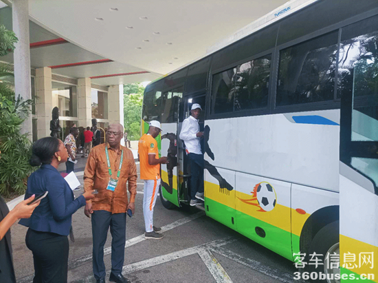 1708250487574596.png 【動圖】正在為賽事提供交通運輸保障服務(wù)中的中通客車.png