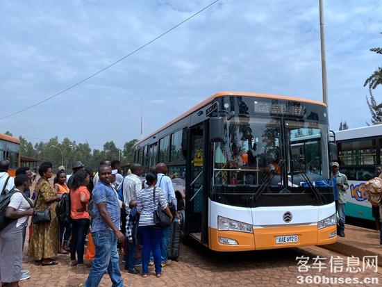 1725614611251126.jpg 2 金旅客車在非洲.JPG