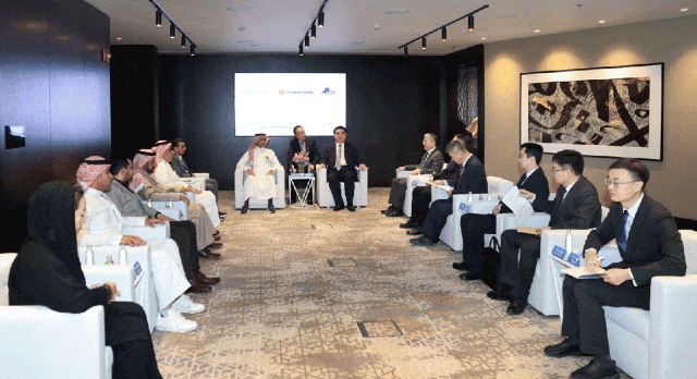 1740617183812741.gif 3.gif