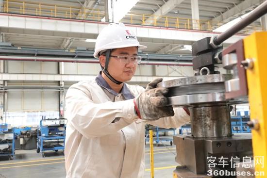 1744611148885017.jpg 3.jpg