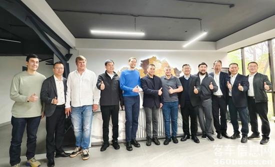 1744956323250176.jpg 3.jpg