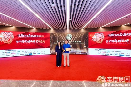 1748228445888128.jpg 16.jpg