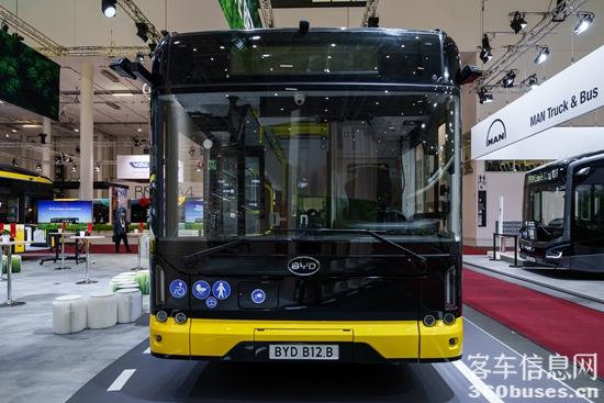 3、比亞迪電動(dòng)大巴B12.b.jpg