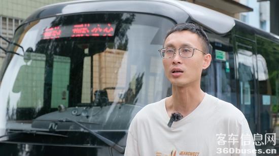 4 江門市公共汽車有限公司業(yè)務經(jīng)理吳經(jīng)理.jpg