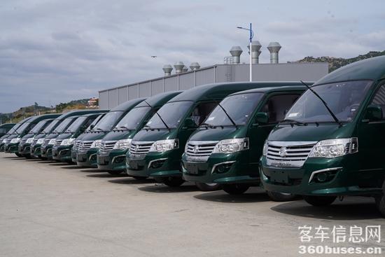 金旅龍運(yùn)850批量交付.JPG