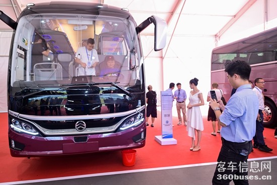 4 發(fā)布會現(xiàn)場的乾途樣車.jpg
