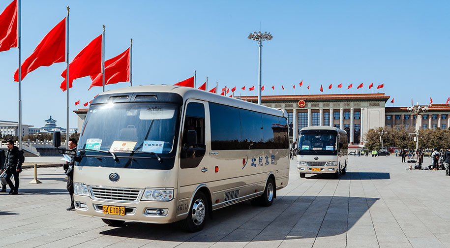 平穩(wěn)行駛中的宇通T7